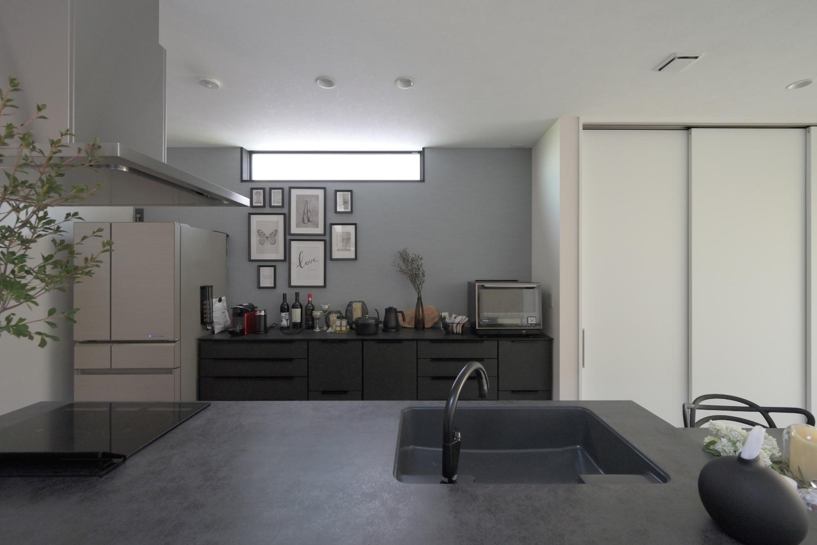 隠して魅せる家